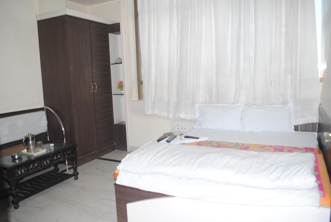 Hotel Vinayak Palace Nawalgarh ภายนอก รูปภาพ